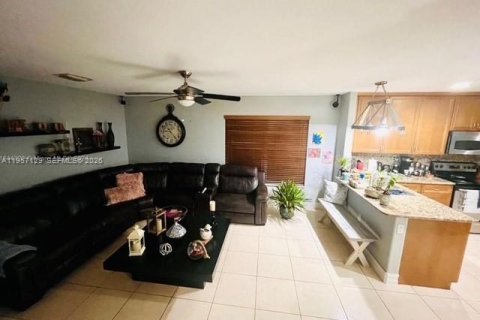 Casa en alquiler en Homestead, Florida, 4 dormitorios, 202.16 m2 № 2011203 - foto 7