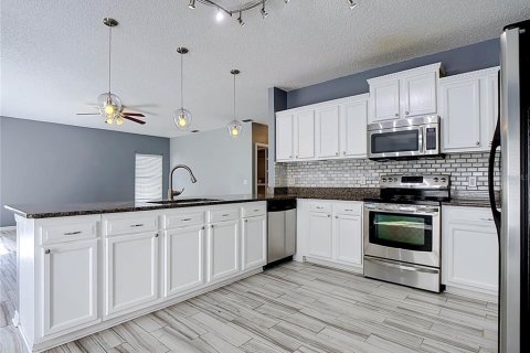 Villa ou maison à vendre à Kissimmee, Floride: 4 chambres, 264.49 m2 № 2390856 - photo 19
