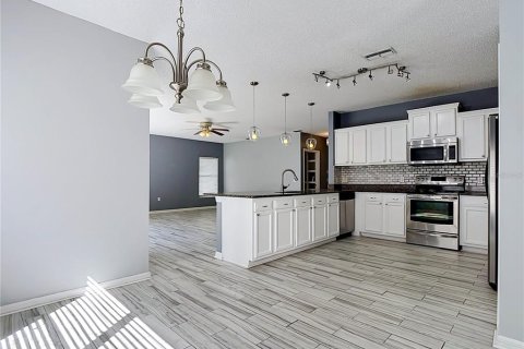 Villa ou maison à vendre à Kissimmee, Floride: 4 chambres, 264.49 m2 № 2390856 - photo 17