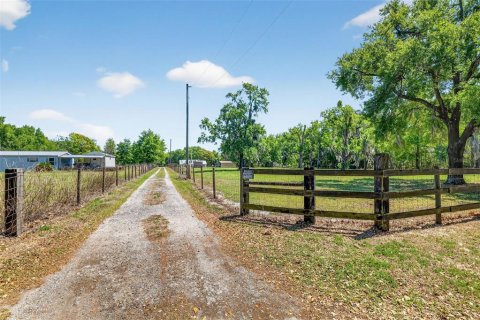 House in Leesburg, Florida 5 bedrooms, 221.2 sq.m. № 2106122 - photo 5