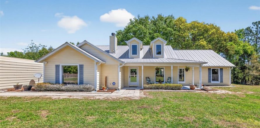 House in Leesburg, Florida 5 bedrooms, 221.2 sq.m. № 2106122