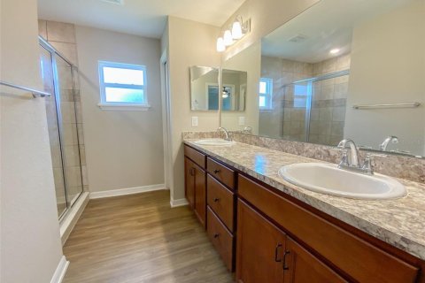 Casa en venta en Zephyrhills, Florida, 3 dormitorios, 138.7 m2 № 1919397 - foto 24