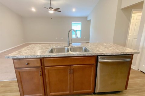 Casa en venta en Zephyrhills, Florida, 3 dormitorios, 138.7 m2 № 1919397 - foto 7