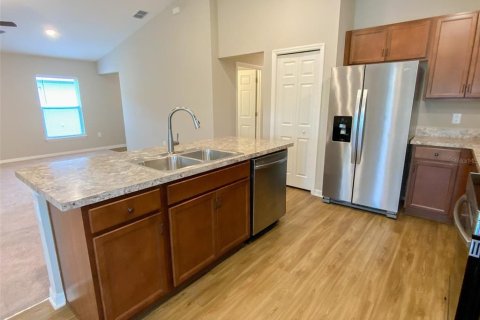 Casa en venta en Zephyrhills, Florida, 3 dormitorios, 138.7 m2 № 1919397 - foto 10