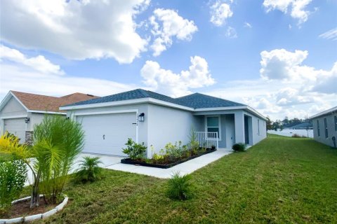 Casa en venta en Zephyrhills, Florida, 3 dormitorios, 138.7 m2 № 1919397 - foto 1