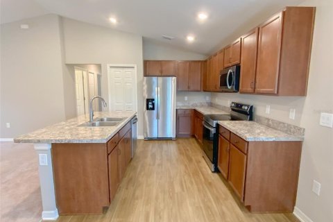 Casa en venta en Zephyrhills, Florida, 3 dormitorios, 138.7 m2 № 1919397 - foto 6
