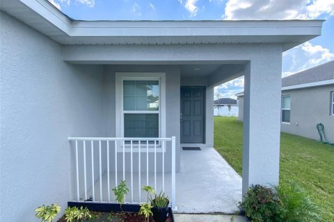 Casa en venta en Zephyrhills, Florida, 3 dormitorios, 138.7 m2 № 1919397 - foto 2