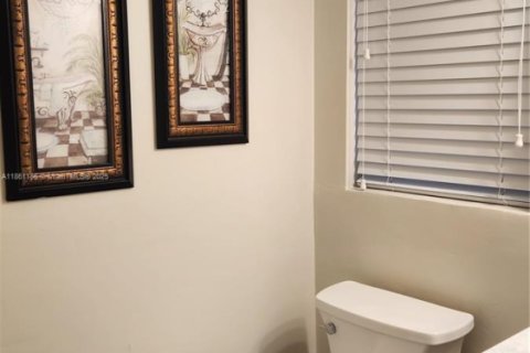 Condo in Plantation, Florida, 1 bedroom  № 1961565 - photo 17