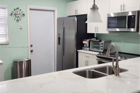 Condo in Plantation, Florida, 1 bedroom  № 1961565 - photo 14