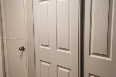 Condo in Plantation, Florida, 1 bedroom  № 1961565 - photo 18