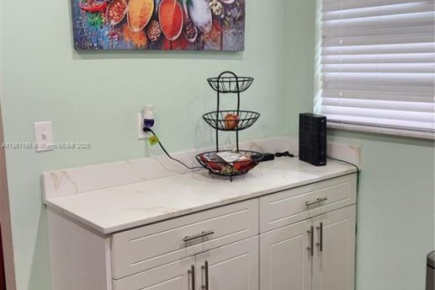 Condo in Plantation, Florida, 1 bedroom  № 1961565 - photo 13