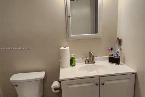 Condo in Plantation, Florida, 1 bedroom  № 1961565 - photo 24