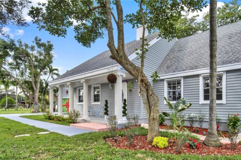 House in Miami, Florida 4 bedrooms, 179.49 sq.m. № 1986539 - photo 6