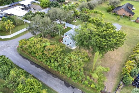 House in Miami, Florida 4 bedrooms, 179.49 sq.m. № 1986539 - photo 25