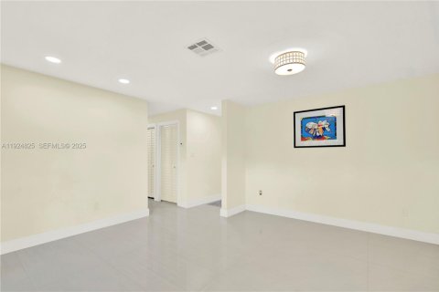 House in Miami, Florida 4 bedrooms, 179.49 sq.m. № 1986539 - photo 28
