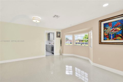 House in Miami, Florida 4 bedrooms, 179.49 sq.m. № 1986539 - photo 29