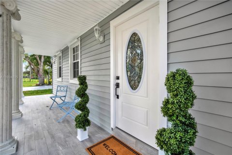 House in Miami, Florida 4 bedrooms, 179.49 sq.m. № 1986539 - photo 12