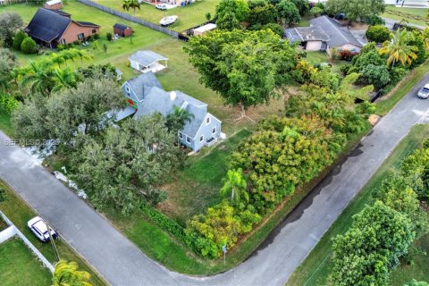 House in Miami, Florida 4 bedrooms, 179.49 sq.m. № 1986539 - photo 24