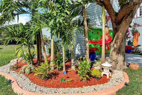 House in Miami, Florida 4 bedrooms, 179.49 sq.m. № 1986539 - photo 15