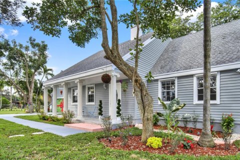 House in Miami, Florida 4 bedrooms, 179.49 sq.m. № 1986539 - photo 3