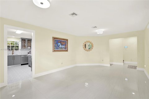 House in Miami, Florida 4 bedrooms, 179.49 sq.m. № 1986539 - photo 26