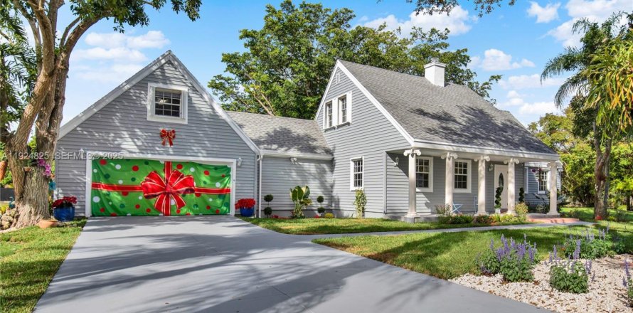 House in Miami, Florida 4 bedrooms, 179.49 sq.m. № 1986539