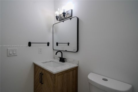 Casa en venta en Miami, Florida, 3 dormitorios, 190.36 m2 № 1946092 - foto 11