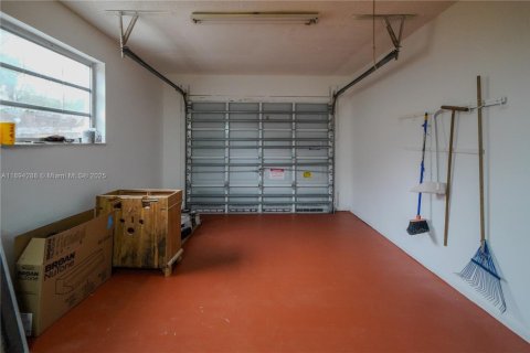 Casa en venta en Miami, Florida, 3 dormitorios, 190.36 m2 № 1946092 - foto 22