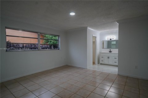 Casa en venta en Miami, Florida, 3 dormitorios, 190.36 m2 № 1946092 - foto 6