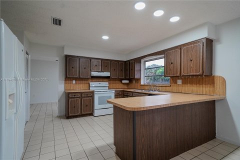 Casa en venta en Miami, Florida, 3 dormitorios, 190.36 m2 № 1946092 - foto 2
