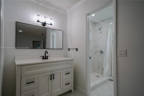 Casa en venta en Miami, Florida, 3 dormitorios, 190.36 m2 № 1946092 - foto 9