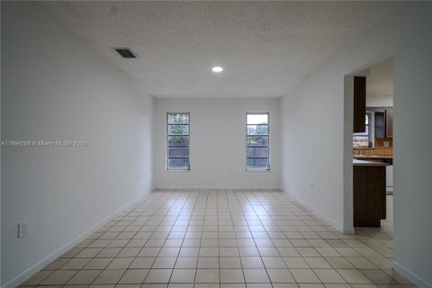 Casa en venta en Miami, Florida, 3 dormitorios, 190.36 m2 № 1946092 - foto 14