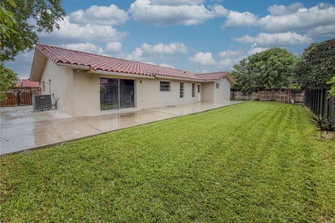 Casa en venta en Miami, Florida, 3 dormitorios, 190.36 m2 № 1946092 - foto 23