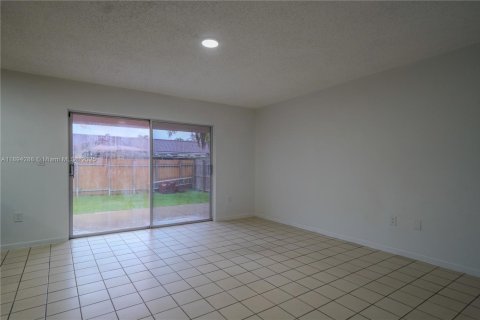 Casa en venta en Miami, Florida, 3 dormitorios, 190.36 m2 № 1946092 - foto 19