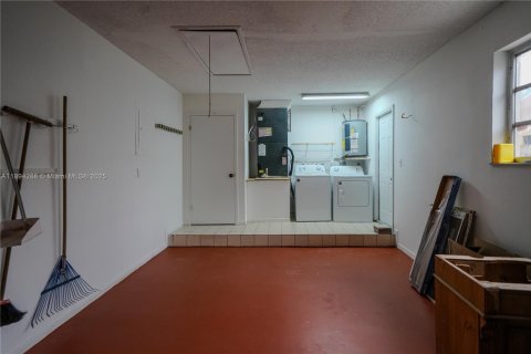 Casa en venta en Miami, Florida, 3 dormitorios, 190.36 m2 № 1946092 - foto 21