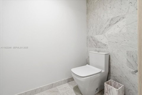Condo in Miami, Florida, 1 bedroom  № 2076769 - photo 26