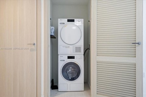 Condo in Miami, Florida, 1 bedroom  № 2076769 - photo 29