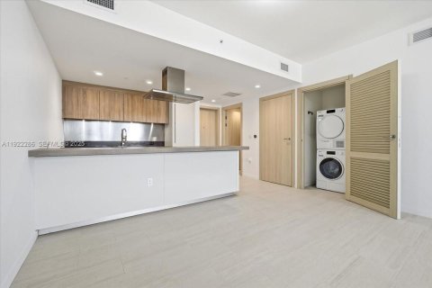 Condo in Miami, Florida, 1 bedroom  № 2076769 - photo 8