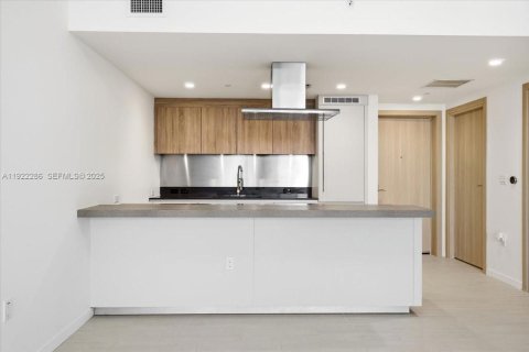 Condo in Miami, Florida, 1 bedroom  № 2076769 - photo 9