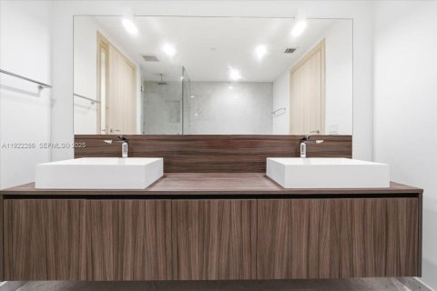 Condo in Miami, Florida, 1 bedroom  № 2076769 - photo 21