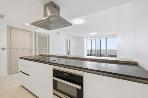 Condo in Miami, Florida, 1 bedroom  № 2076769 - photo 6