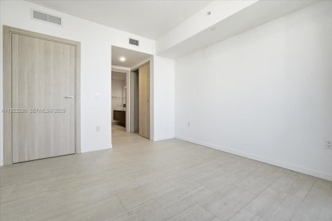 Condo in Miami, Florida, 1 bedroom  № 2076769 - photo 15