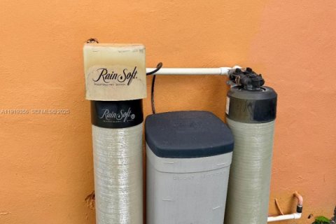 House in Miami Gardens, Florida 4 bedrooms, 111.48 sq.m. № 1974586 - photo 14