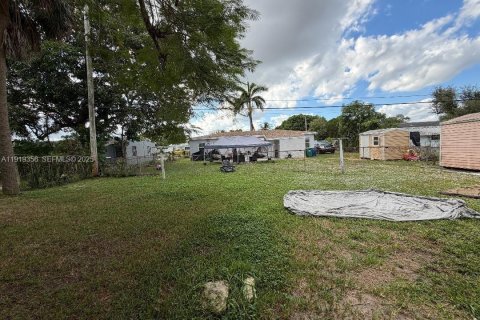 House in Miami Gardens, Florida 4 bedrooms, 111.48 sq.m. № 1974586 - photo 6
