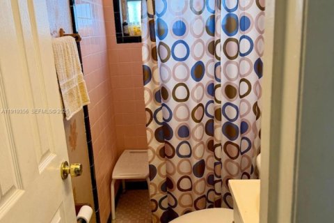 House in Miami Gardens, Florida 4 bedrooms, 111.48 sq.m. № 1974586 - photo 12