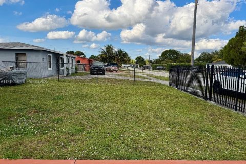 House in Miami Gardens, Florida 4 bedrooms, 111.48 sq.m. № 1974586 - photo 4