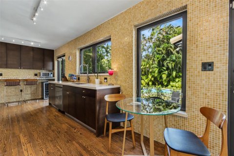 House in Miami Shores, Florida 3 bedrooms, 116.31 sq.m. № 2174113 - photo 11