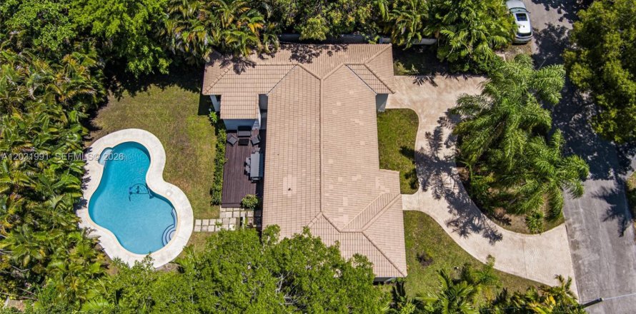 House in Miami Shores, Florida 3 bedrooms, 116.31 sq.m. № 2174113