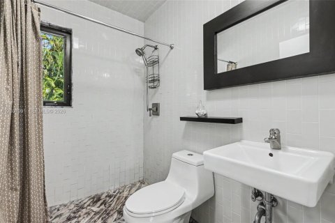 House in Miami Shores, Florida 3 bedrooms, 116.31 sq.m. № 2174113 - photo 24