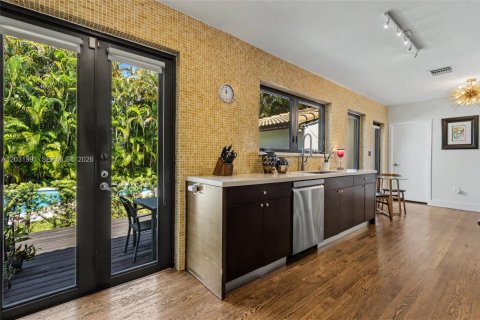 House in Miami Shores, Florida 3 bedrooms, 116.31 sq.m. № 2174113 - photo 12